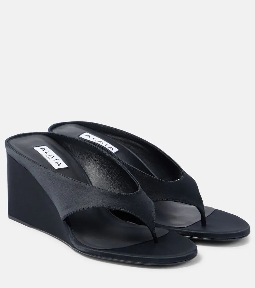 Alaia Cube 75 satin wedge thong sandals