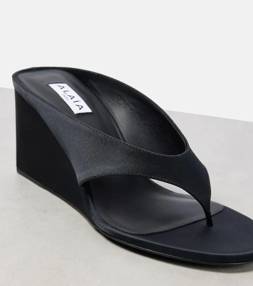 Alaia Cube 75 satin wedge thong sandals