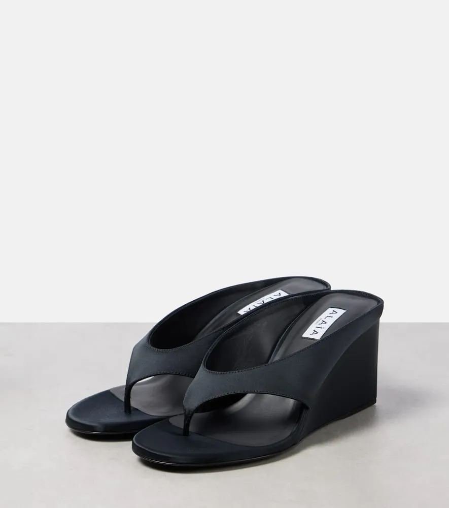 Alaia Cube 75 satin wedge thong sandals