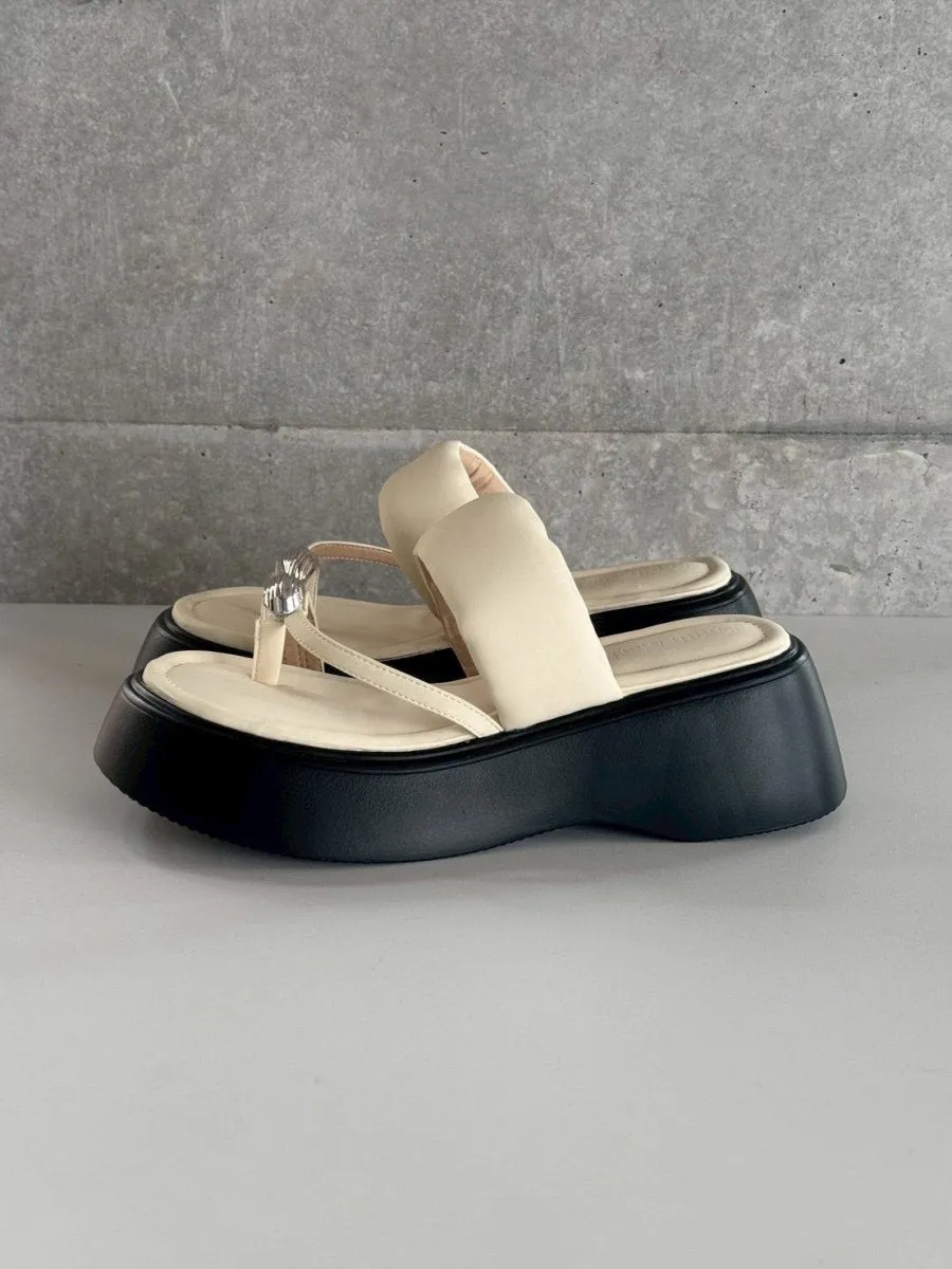 metal  motif thong sandals/2color