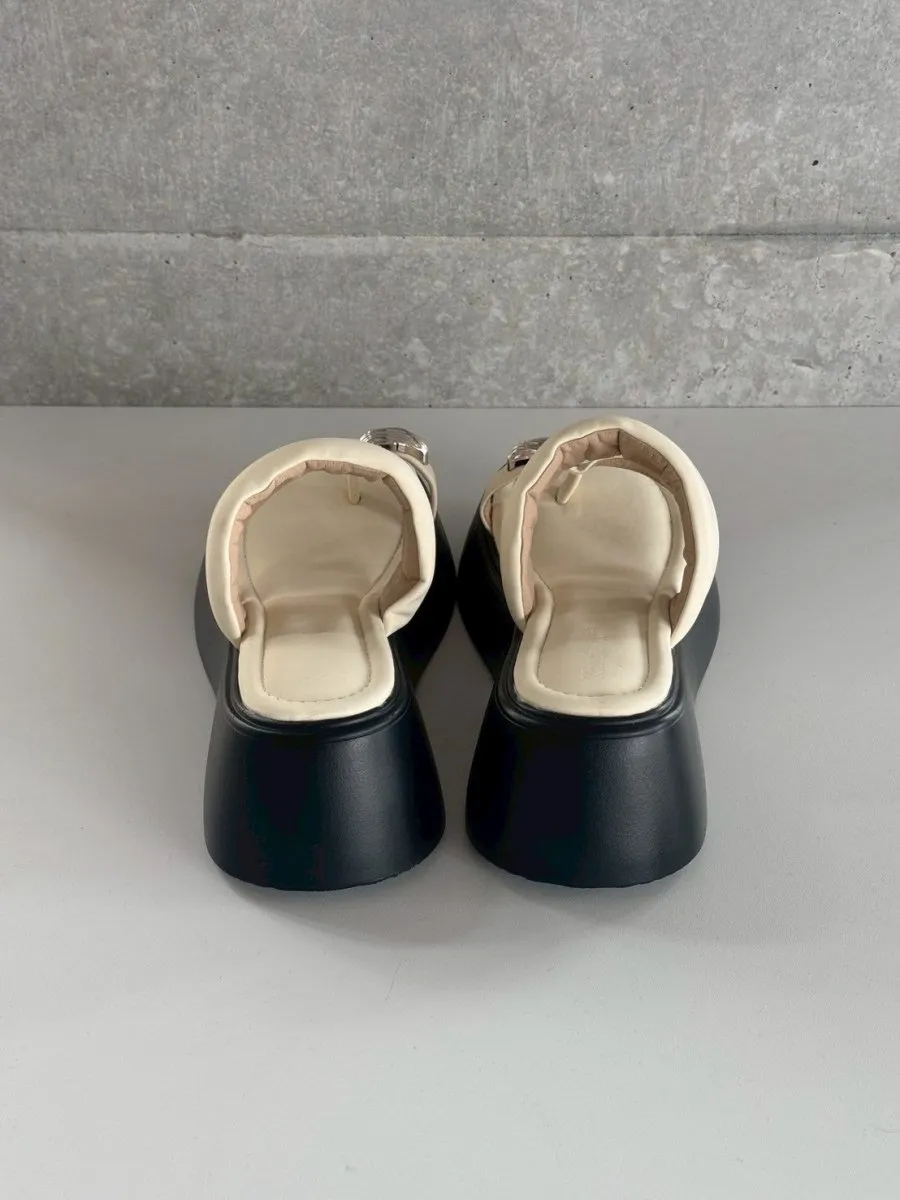 metal  motif thong sandals/2color