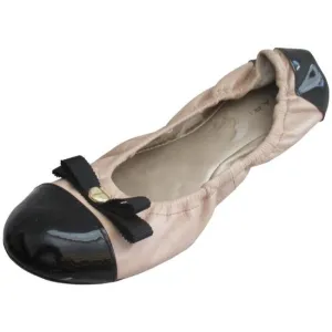 Tahari Cream And Black Patent Gibson Ballet Flats Size Us